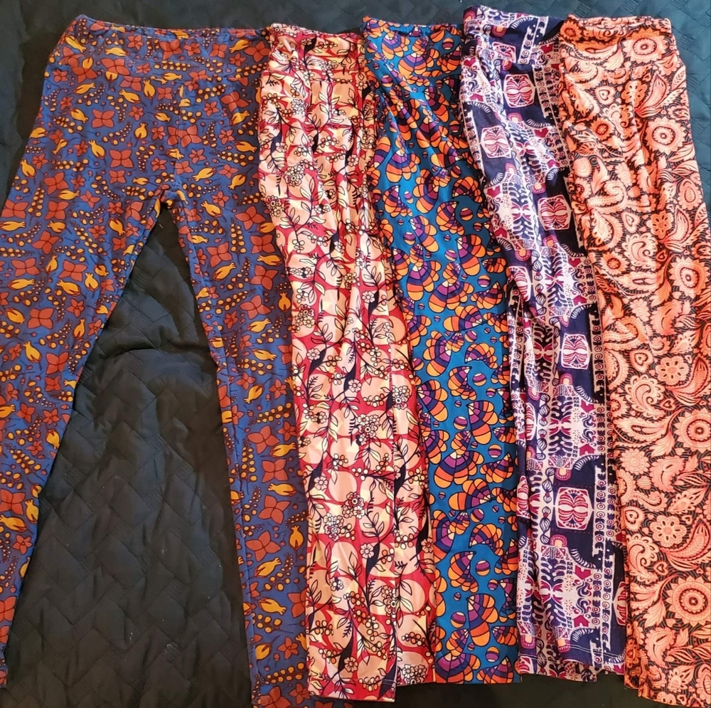 Lularoe legging one size fits all.. fits like a small    $25 for the bunch